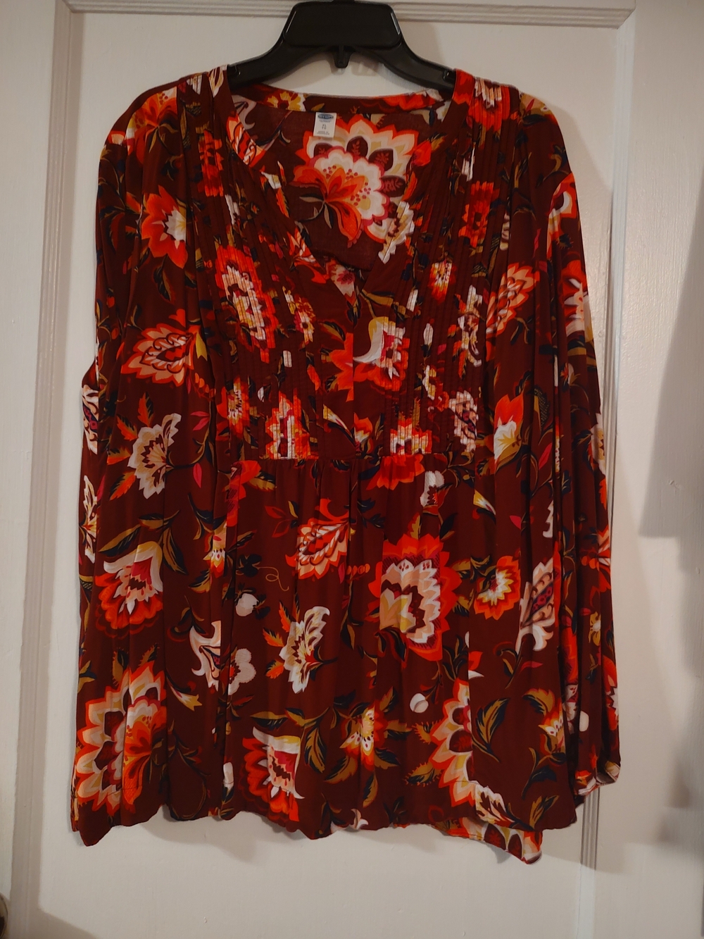 Old Navy Brown Floral V-Neck Long Sleeve Top with Red and Cream Accents